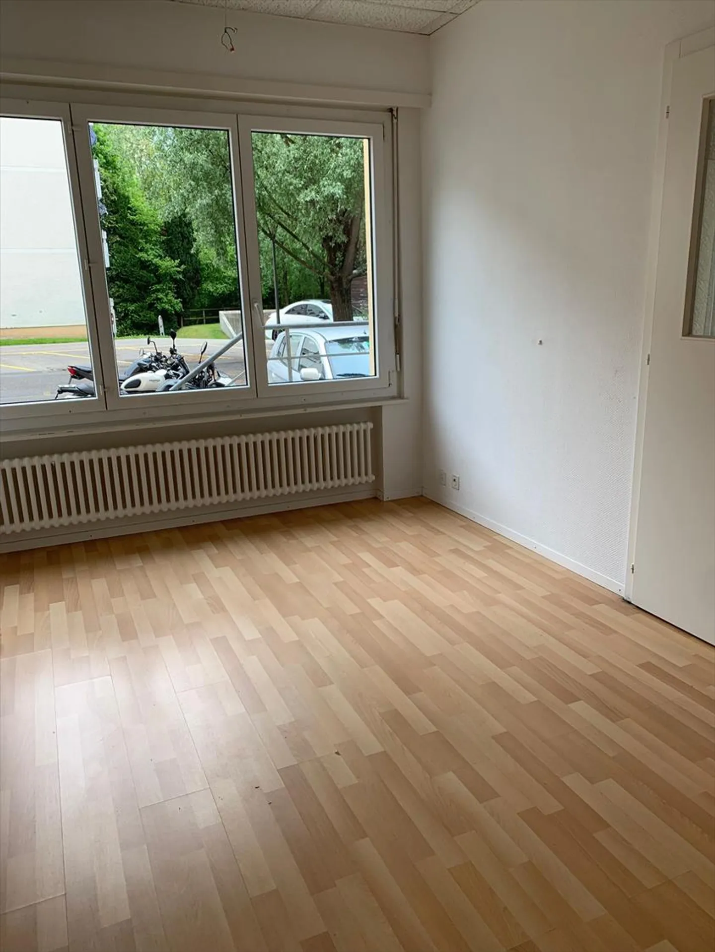Locaux comprenant plusieurs espaces dont une cuisine équipée - Photo 6 sur 7