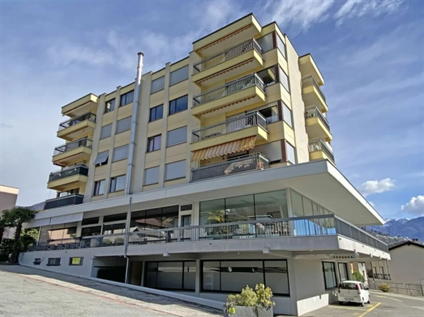 3.5 Room apartment - Photo 1 of 12