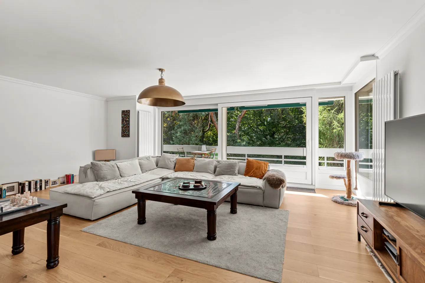 An exceptional apartment, quiet and just steps from the lake - Photo 4 of 15