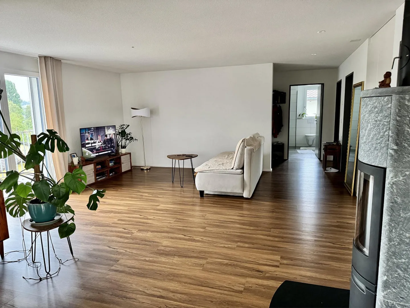 Newly built comfortable apartment, 3 1/2 rooms, with 2 balconies and Rhine view - Photo 3 of 11