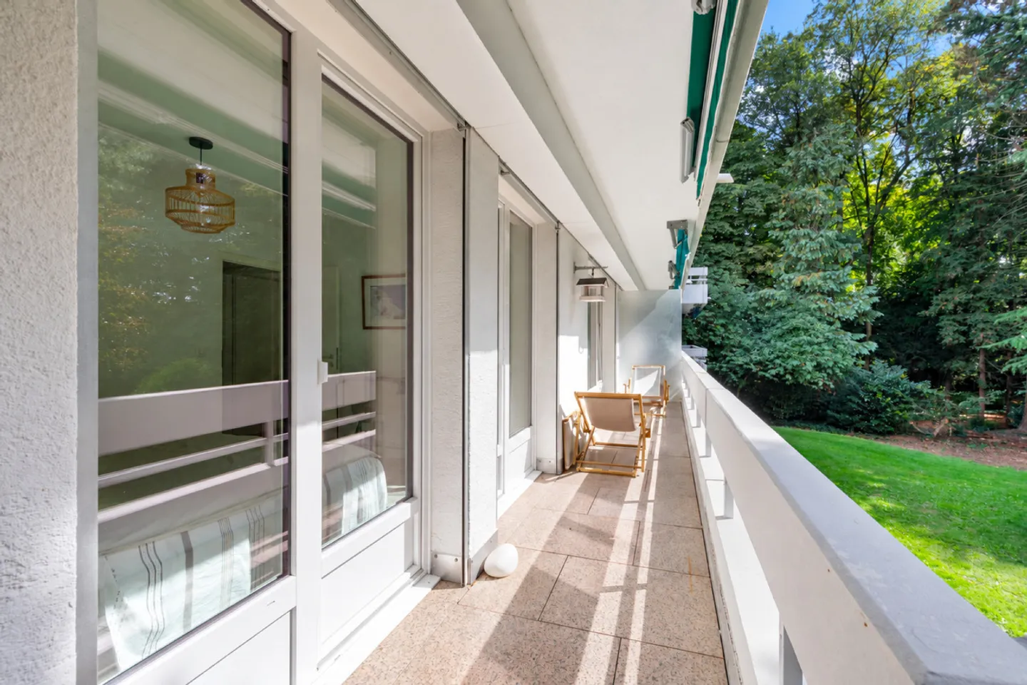 An exceptional apartment, quiet and just steps from the lake - Photo 10 of 15