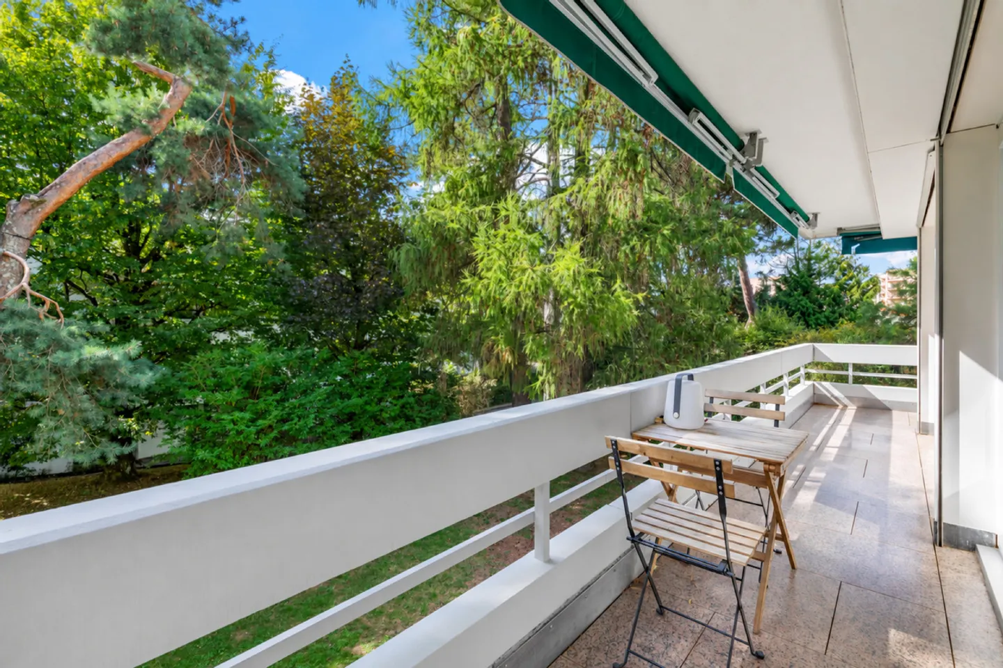 An exceptional apartment, quiet and just steps from the lake - Photo 9 of 15