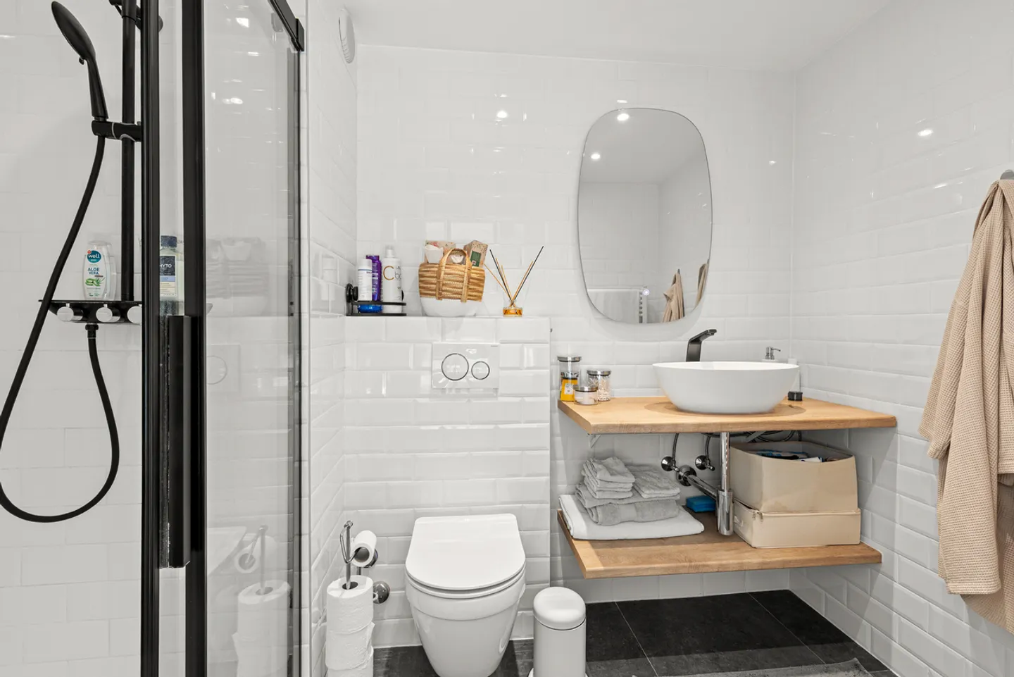 An exceptional apartment, quiet and just steps from the lake - Photo 12 of 15