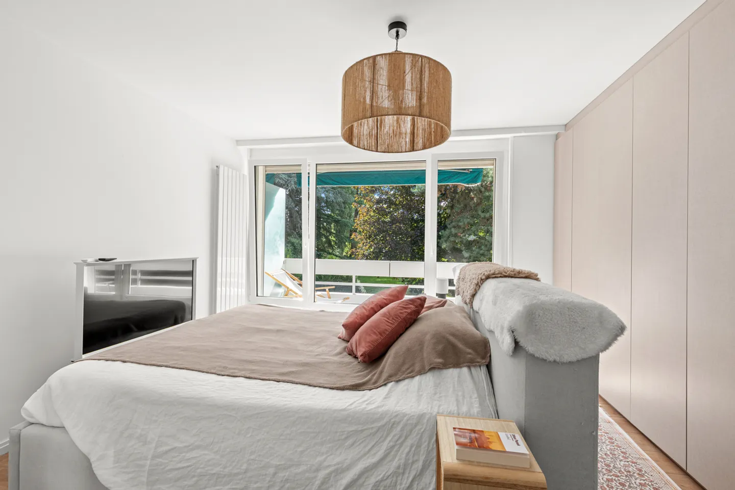 An exceptional apartment, quiet and just steps from the lake - Photo 13 of 15