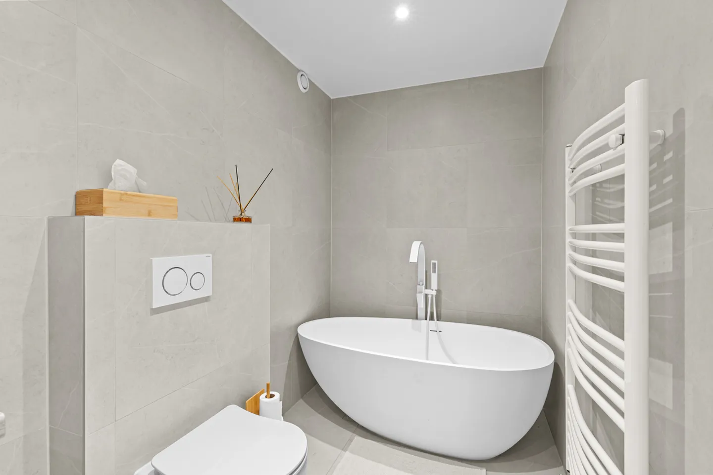 An exceptional apartment, quiet and just steps from the lake - Photo 14 of 15