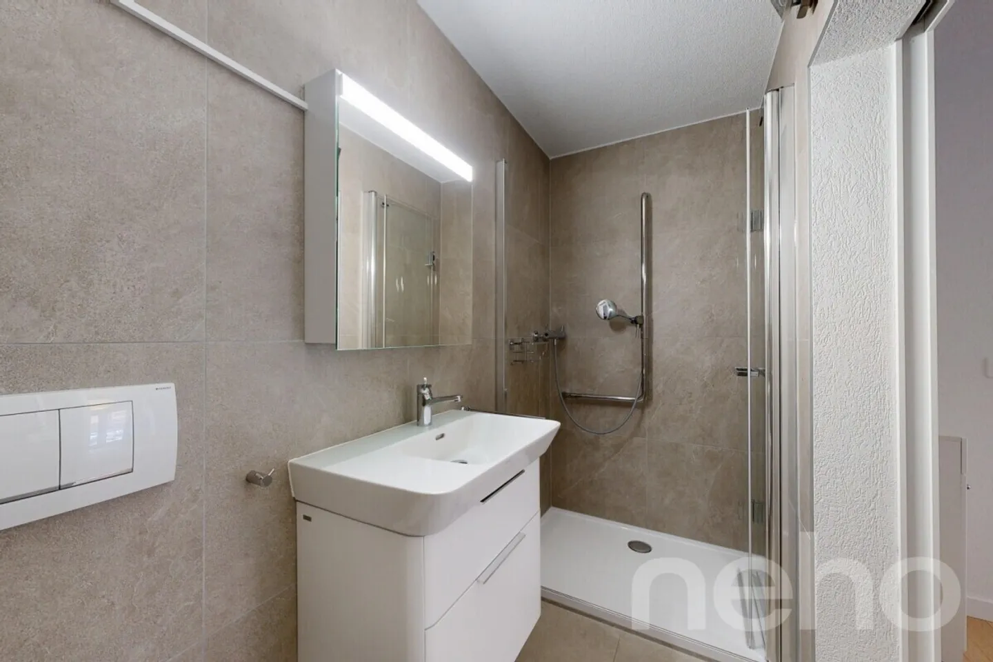 Superbe appartement de 4.5p entièrement rénové avec grande terrasse! - Photo 11 sur 12