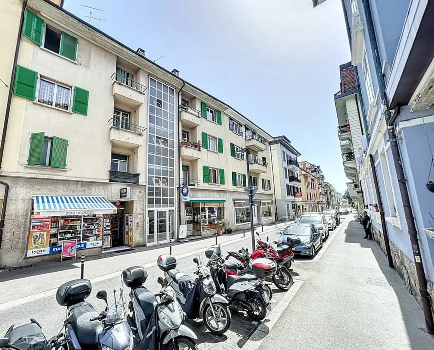 Income-Generating Building Ideally Located in the Center of RENENS - Photo 2 of 5