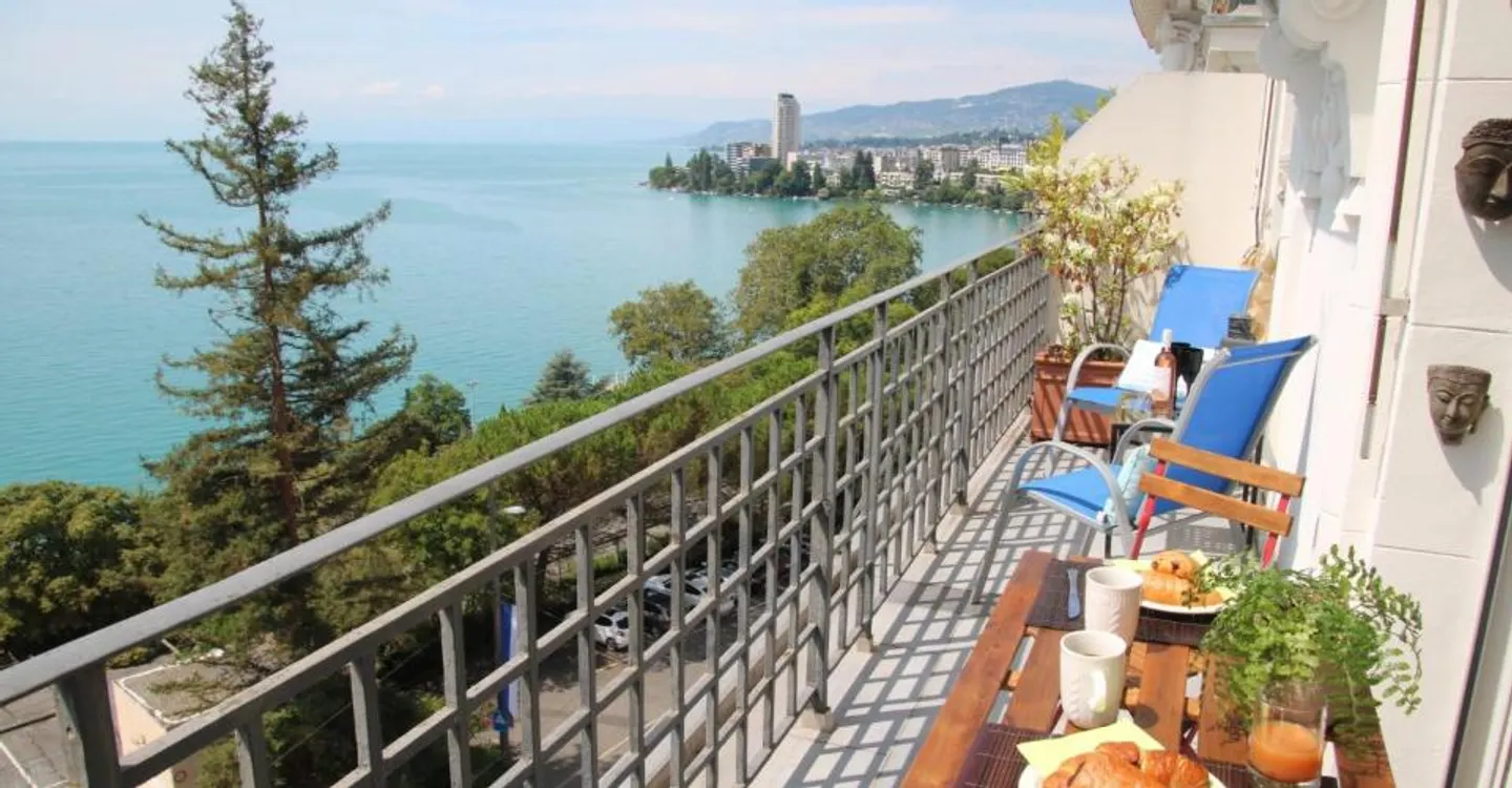 Appartement meublé en bord de lac avec vue spectaculaire - Photo 2 sur 9