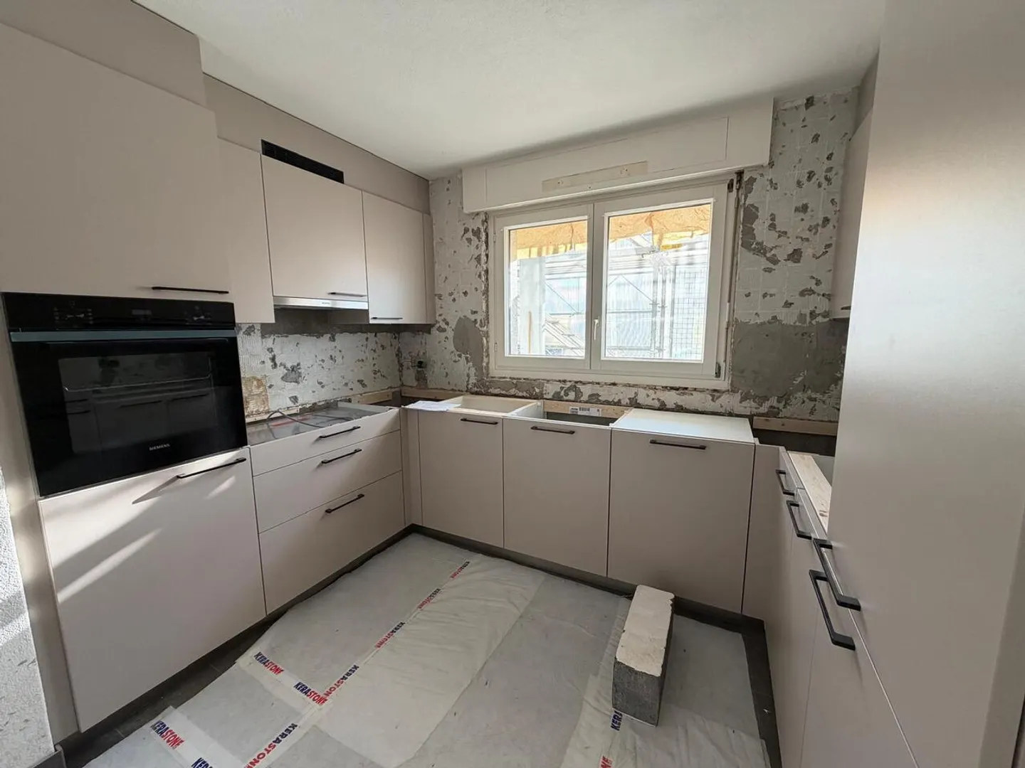 Renovated 4.5-room apartment on the ground floor - Photo 4 of 6