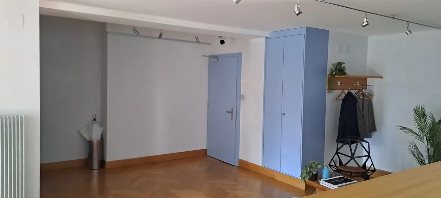 LARGE OFFICE WITH CHARACTER FOR RENT - Photo 3 of 15