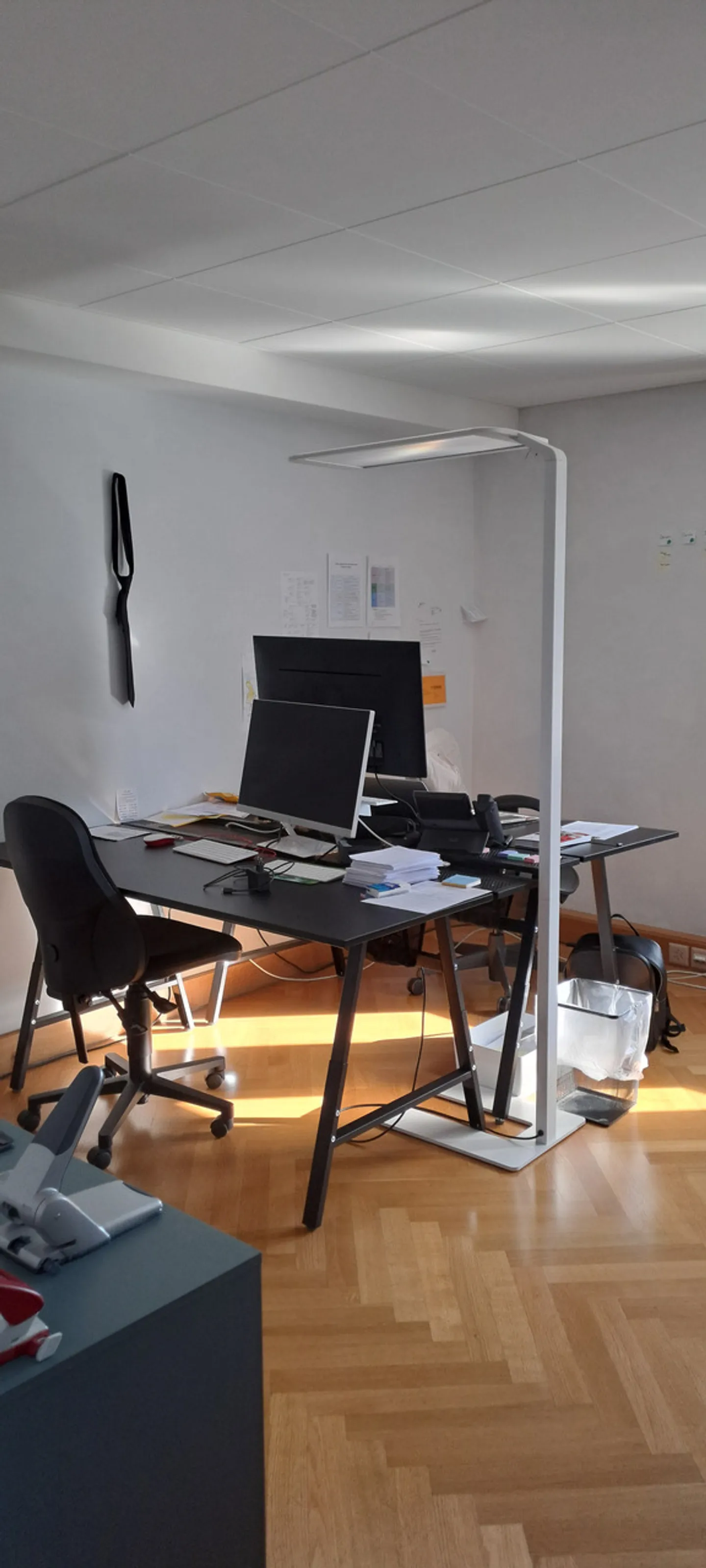LARGE OFFICE WITH CHARACTER FOR RENT - Photo 7 of 15