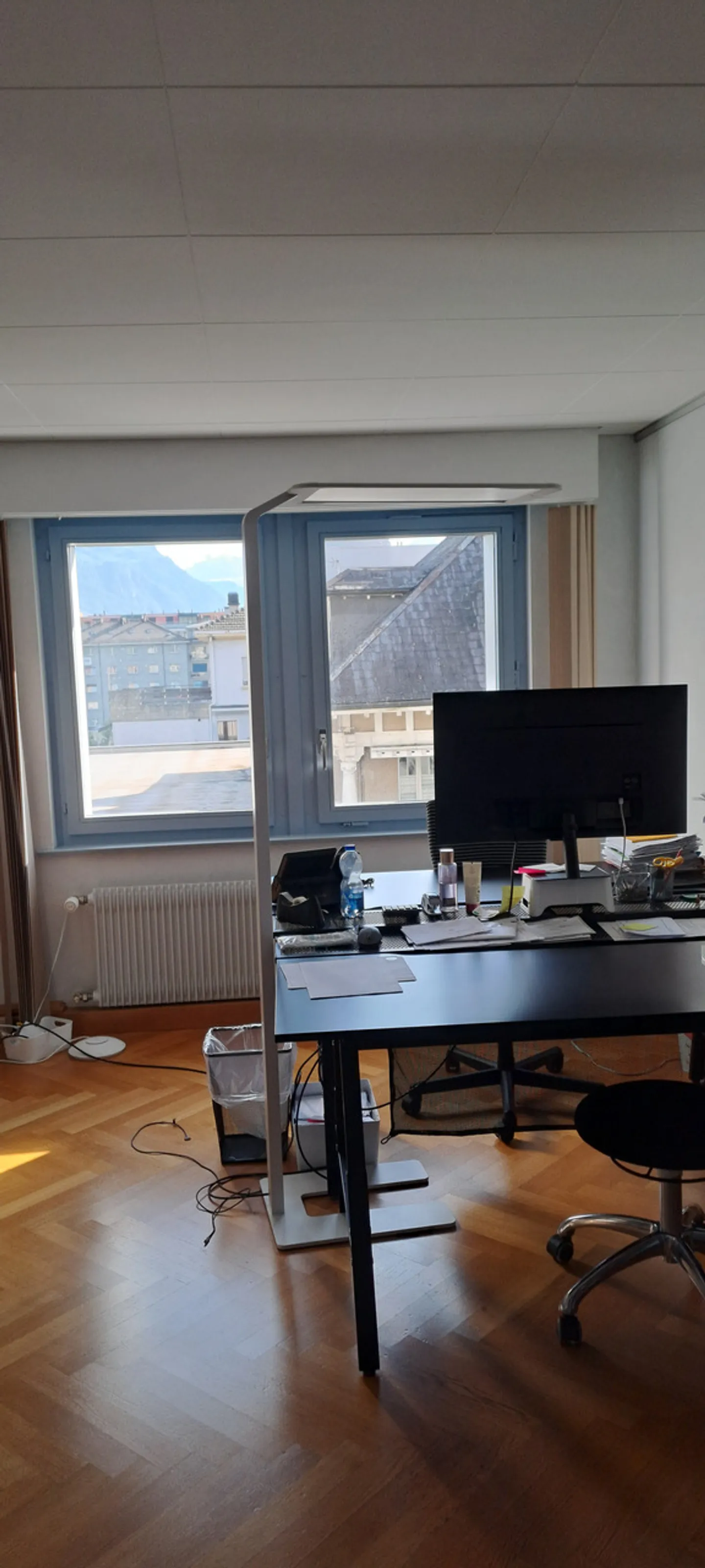 LARGE OFFICE WITH CHARACTER FOR RENT - Photo 8 of 15