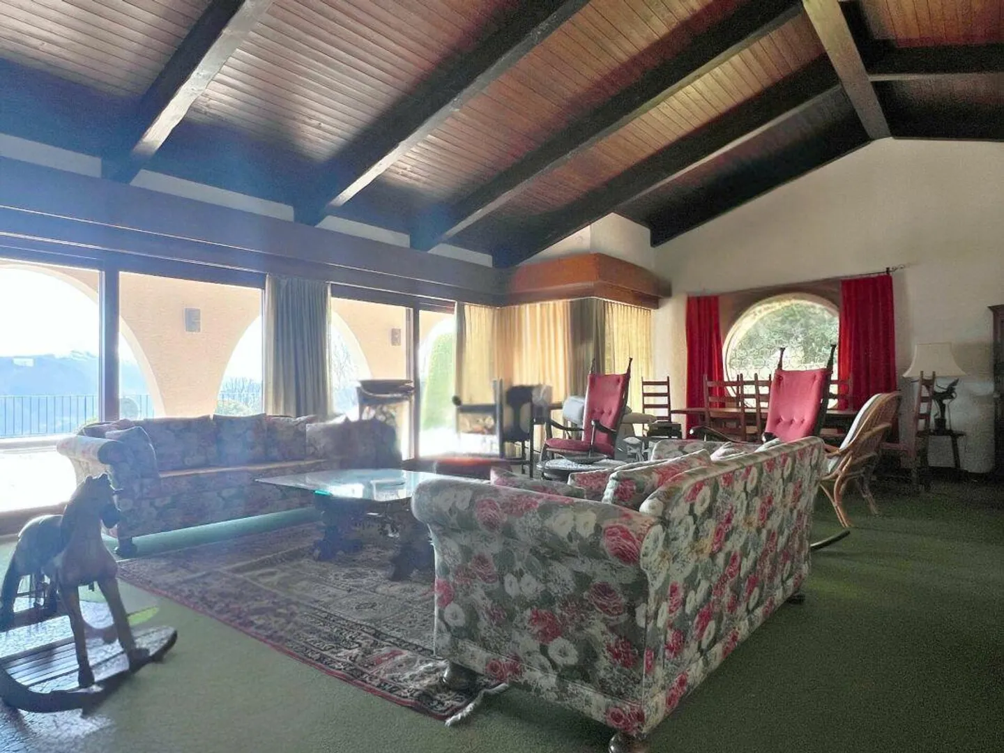 Villa spaziosa con piscina e vista - Foto 10 di 18