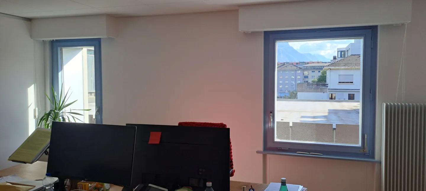 LARGE OFFICE WITH CHARACTER FOR RENT - Photo 12 of 15