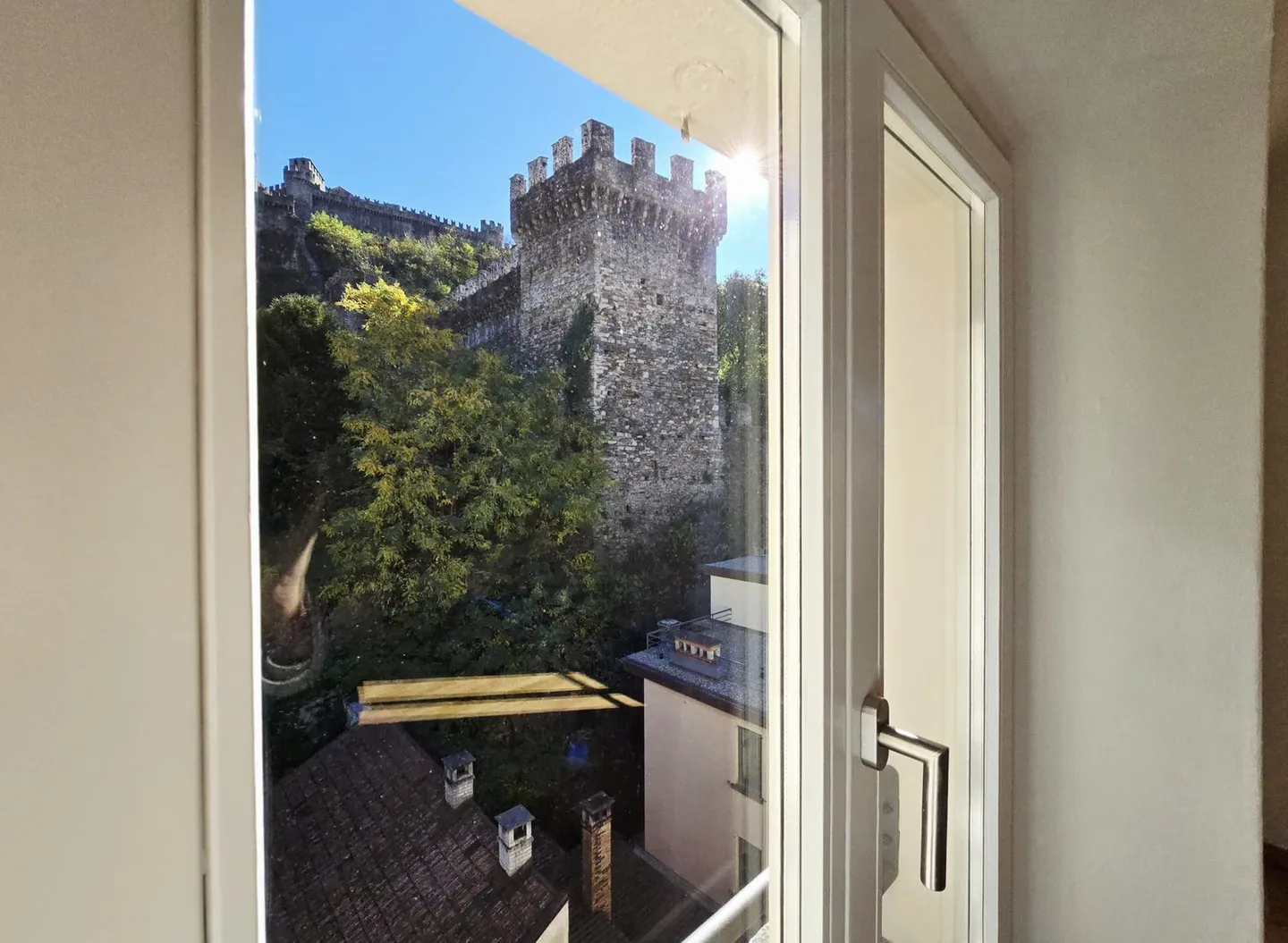 Renovated penthouse for rent in the historic center of Bellinzona - Photo 9 of 14