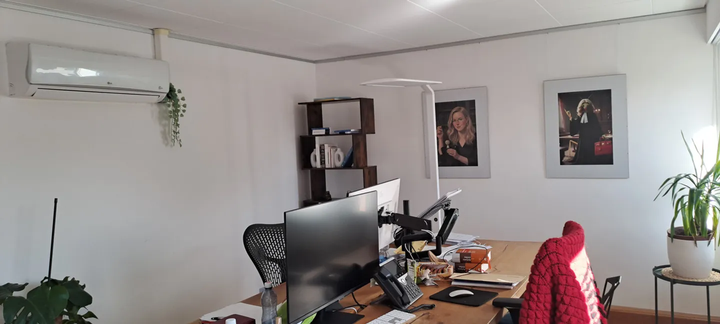 LARGE OFFICE WITH CHARACTER FOR RENT - Photo 11 of 15