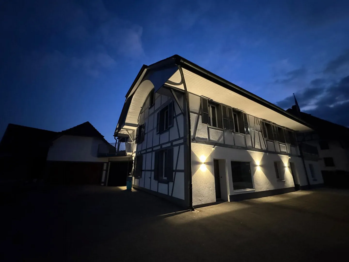 Maison individuelle polyvalente avec espace commercial et réserve foncière - Photo 1 sur 30