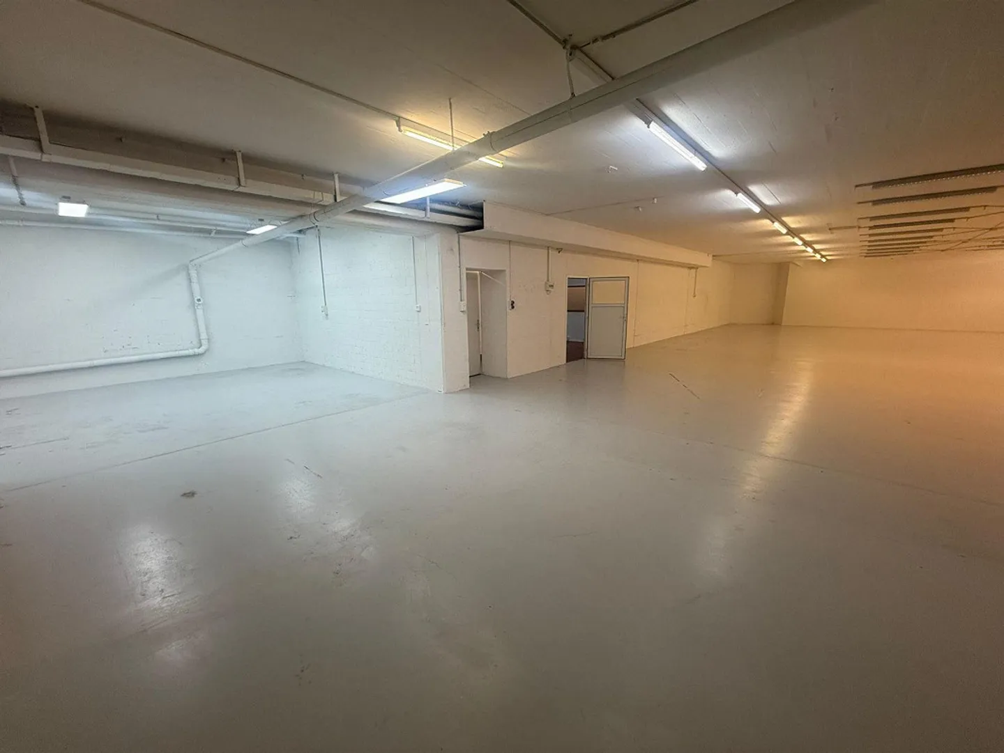 Ampio spazio di stoccaggio al 1° piano interrato in posizione centrale - Foto 4 di 11