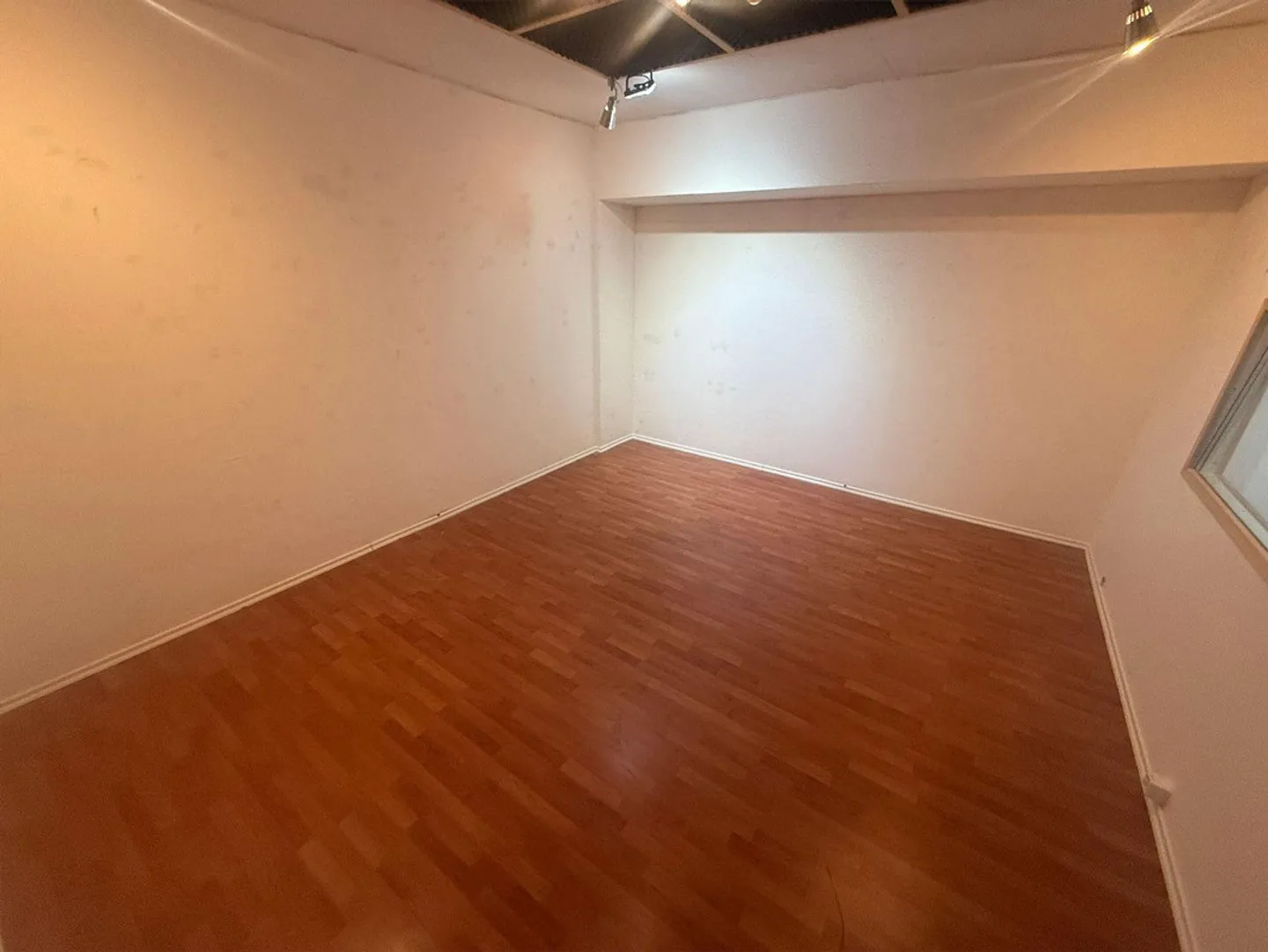 Ampio spazio di stoccaggio al 1° piano interrato in posizione centrale - Foto 6 di 11