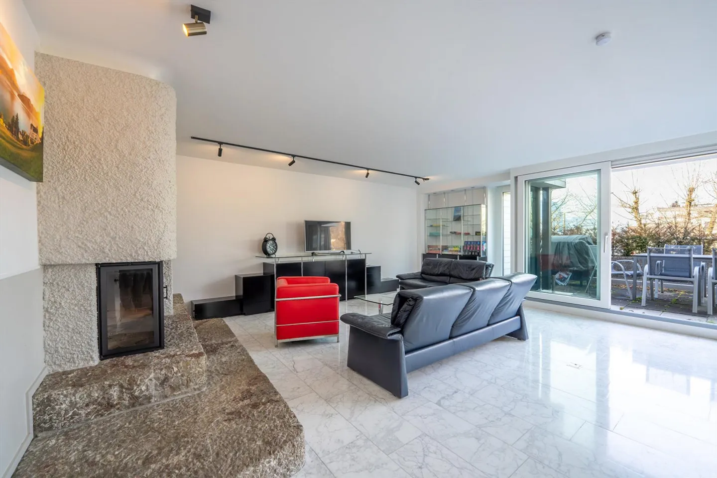 Spacious Maisonette Apartment in the Heart of Vitznau - Photo 2 of 7