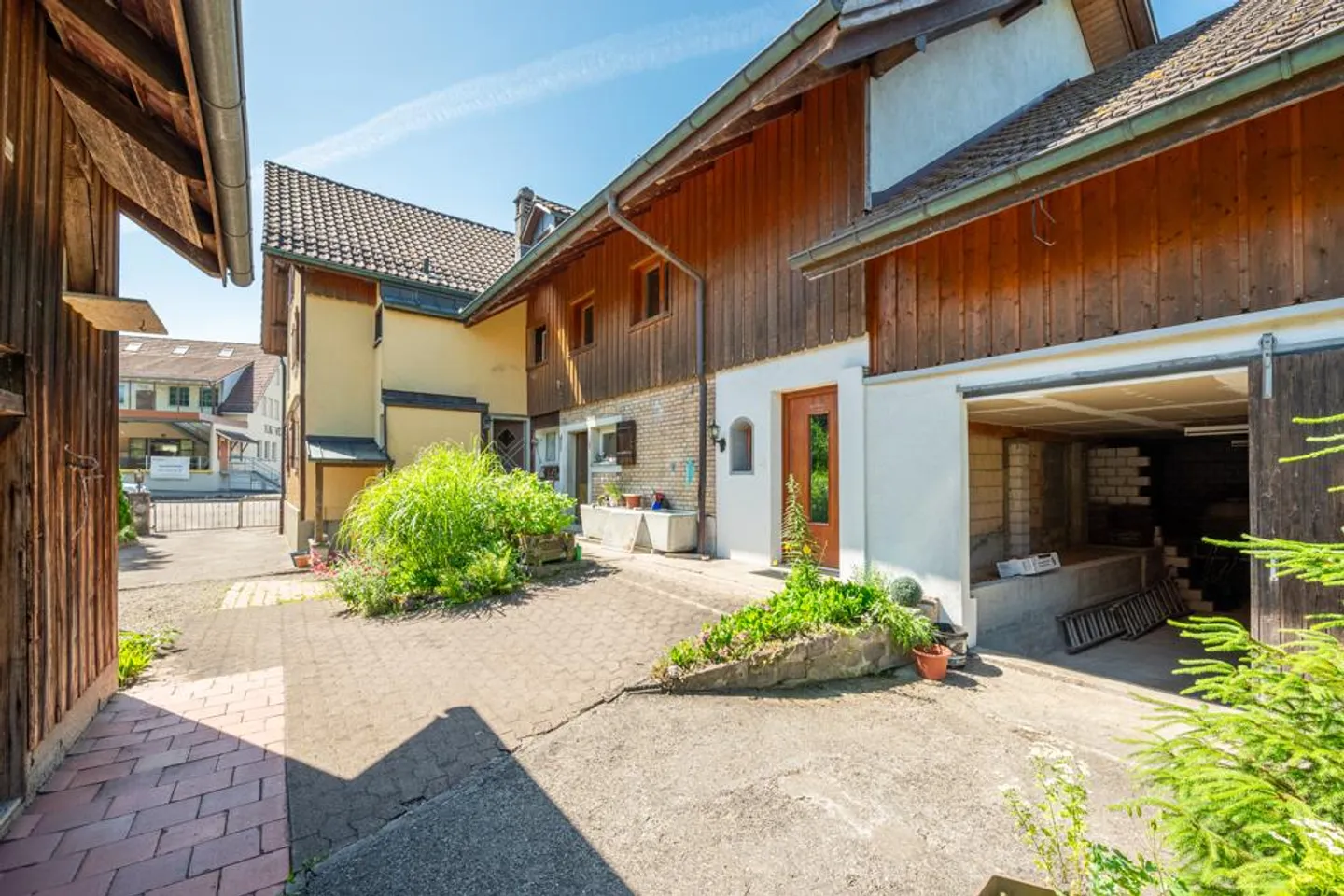 Charmantes Mehrfamilienhaus - Foto 3 von 8