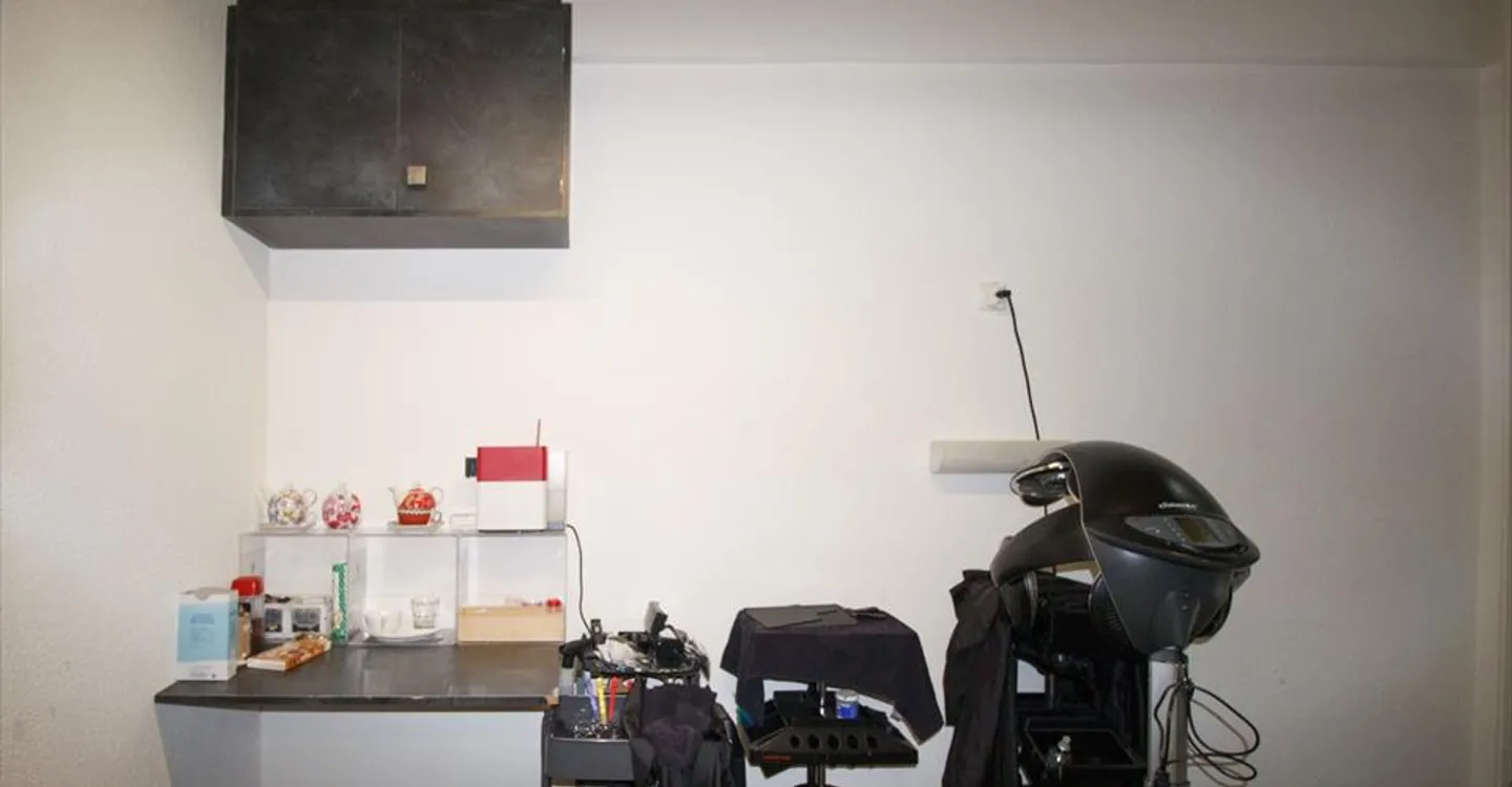 Salon de Coiffure Moderne au Centre - Photo 8 sur 10