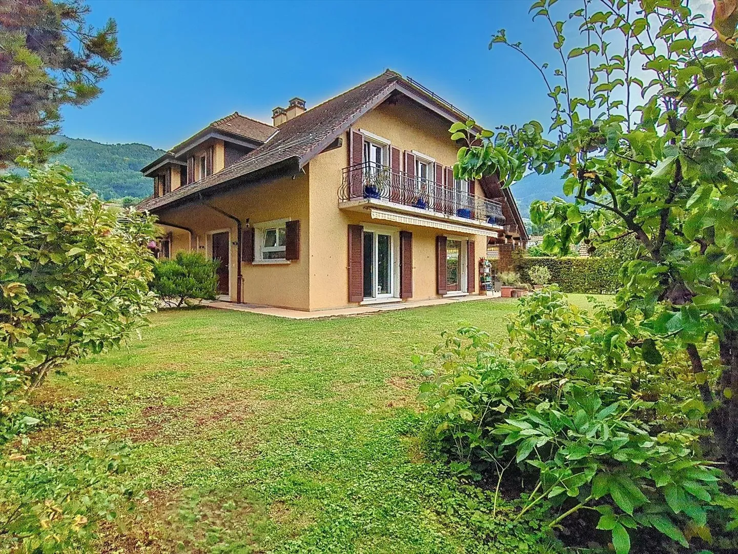 Esclusivo: Casa a schiera con 5,5 stanze, vista libera e bel giardino - Foto 3 di 19