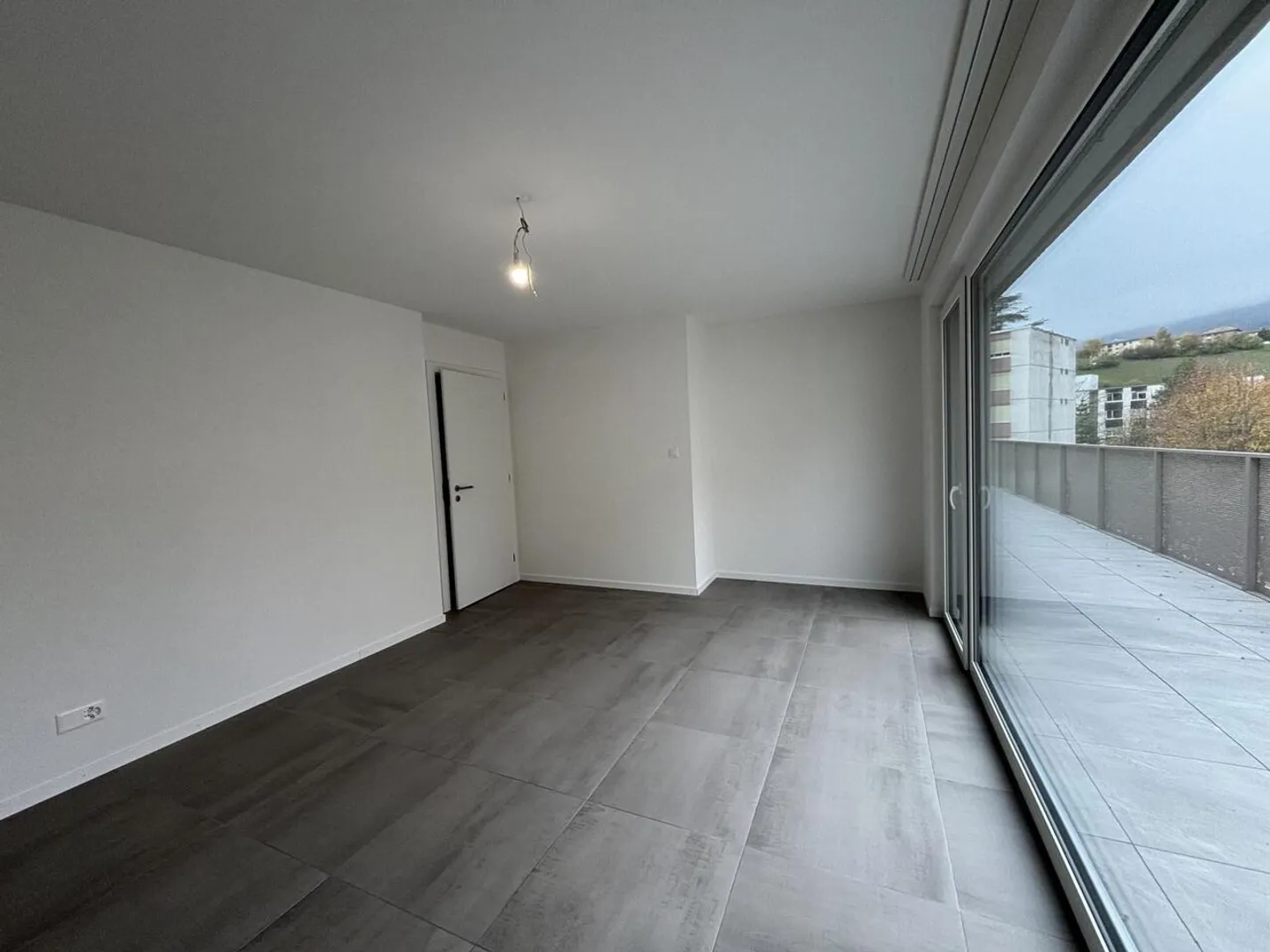 À louer dès le 1er octobre 2026 – Superbe attique de 3.5 pièces avec grande terrasse - Foto 2 von 6