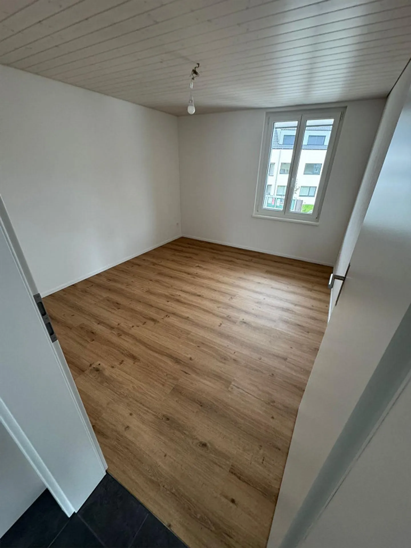 Maison individuelle polyvalente avec espace commercial et réserve foncière - Photo 12 sur 30