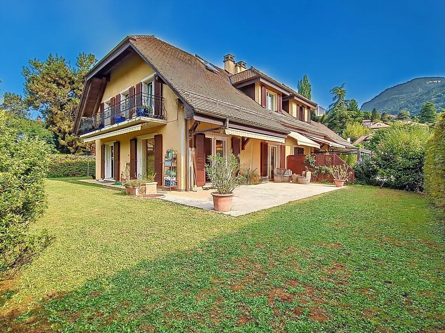 Esclusivo: Casa a schiera con 5,5 stanze, vista libera e bel giardino - Foto 17 di 19