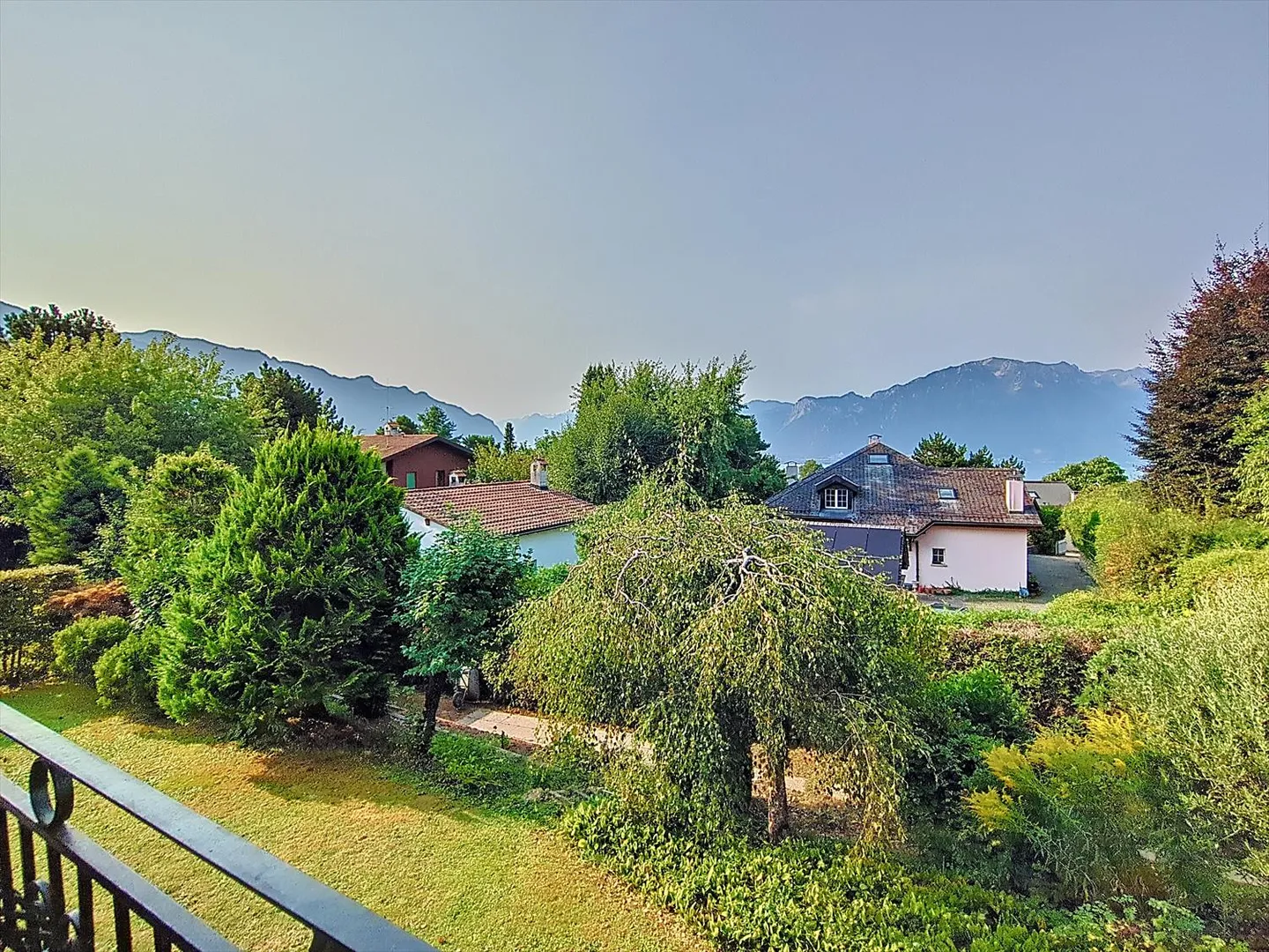 Esclusivo: Casa a schiera con 5,5 stanze, vista libera e bel giardino - Foto 12 di 19