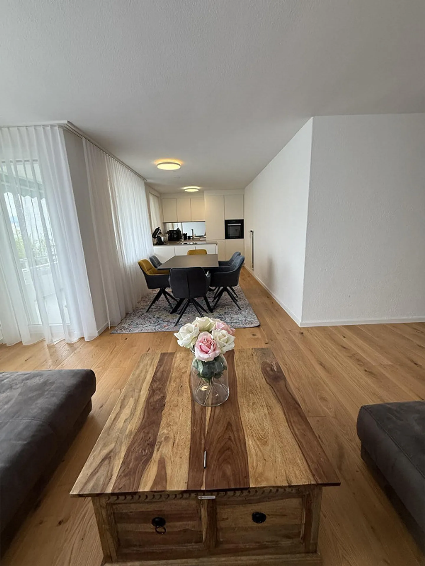 Appartamento al piano terra di 4,5 stanze a Schübelbach con giardino - Foto 2 di 11