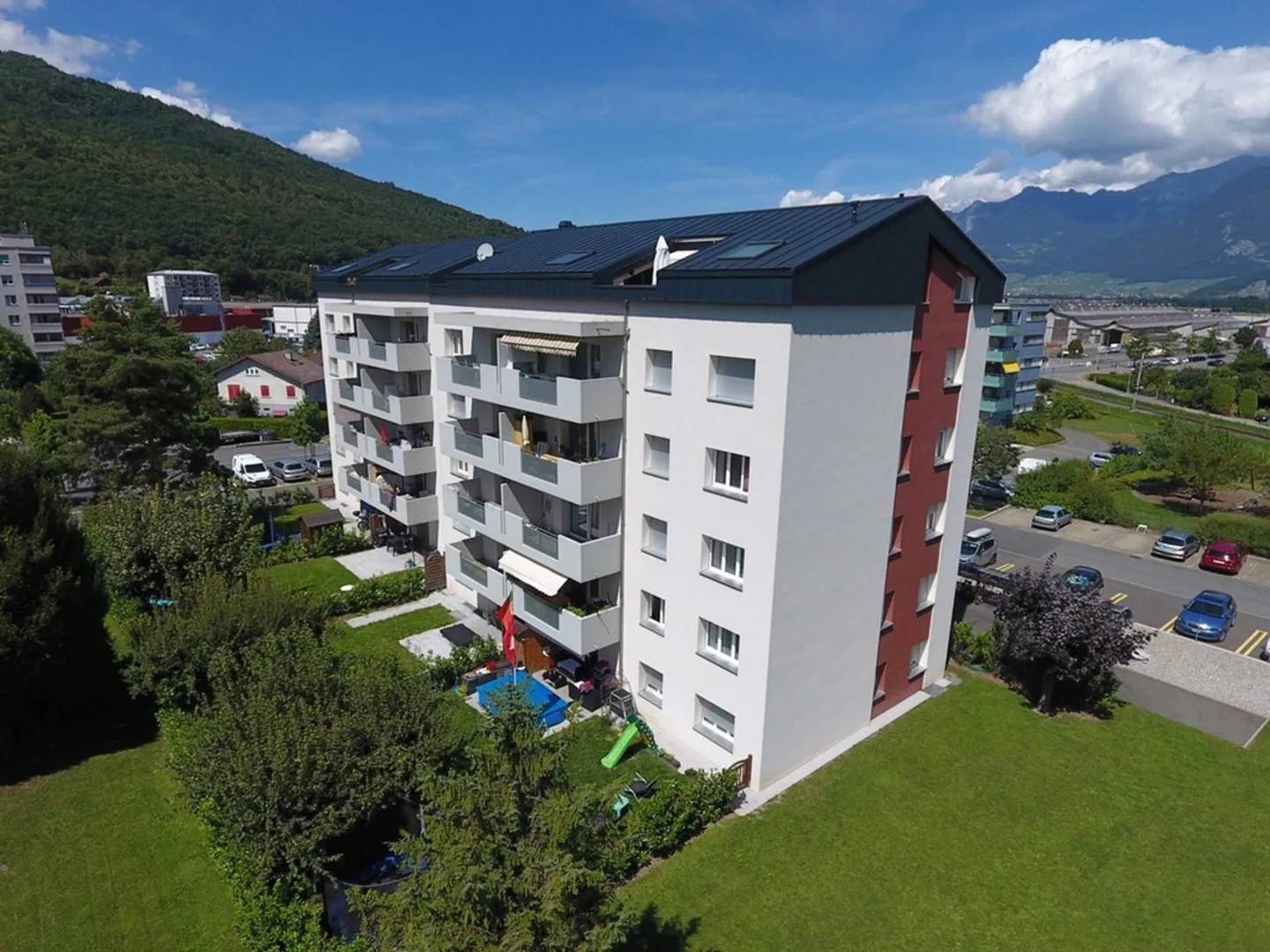 Outdoor motorcycle parking space - Photo 2 of 2