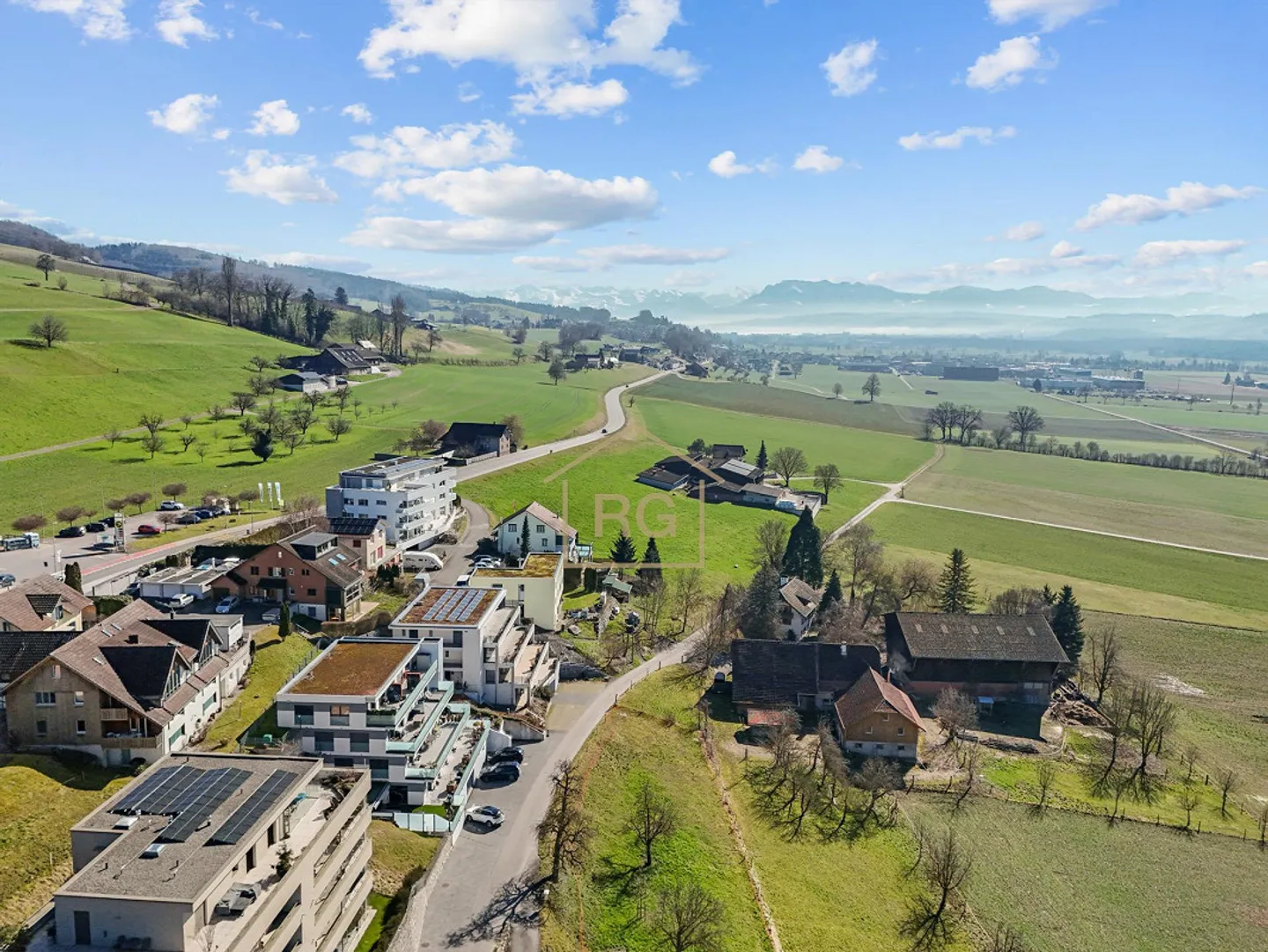 Moderno appartamento con terrazza di 4,5 stanze a Triengen - Foto 2 di 17