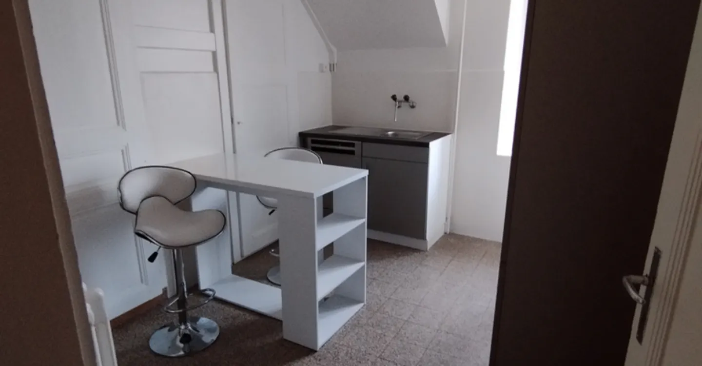 Charming 2.5 Room Apartment - Photo 4 of 5