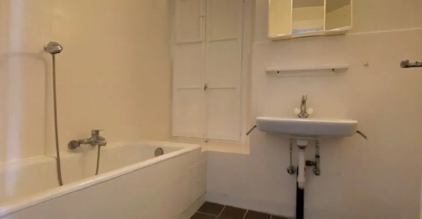 Charming 2.5 Room Apartment - Photo 5 of 5