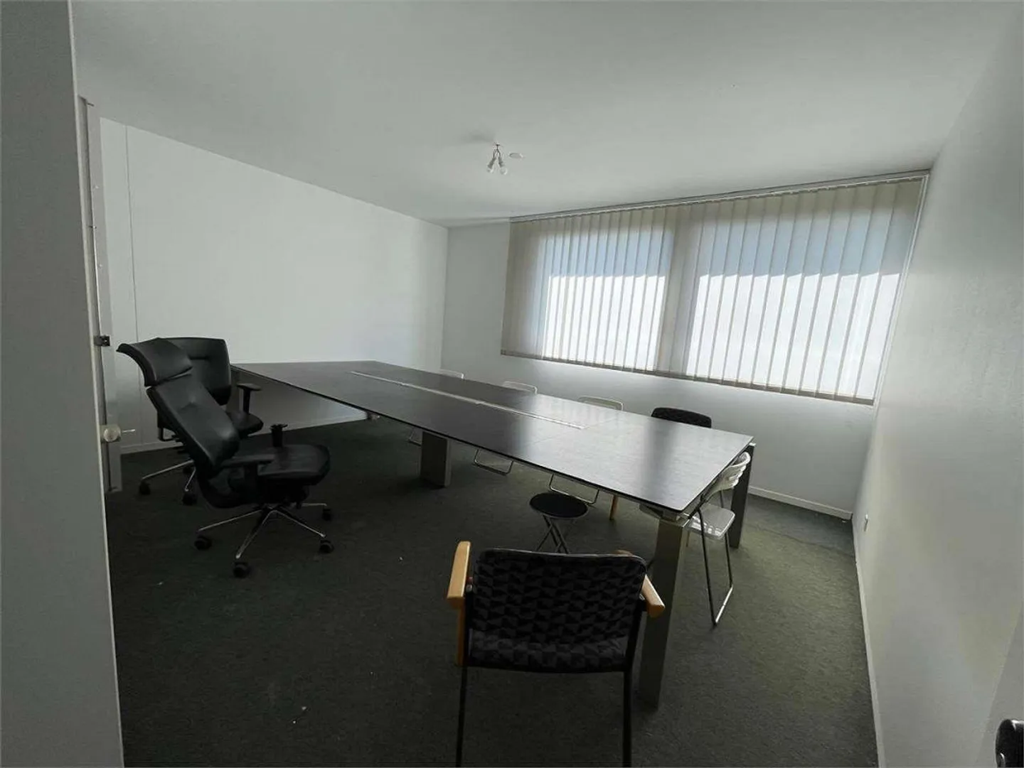Espace commercial à louer 200m² - Photo 1 sur 2