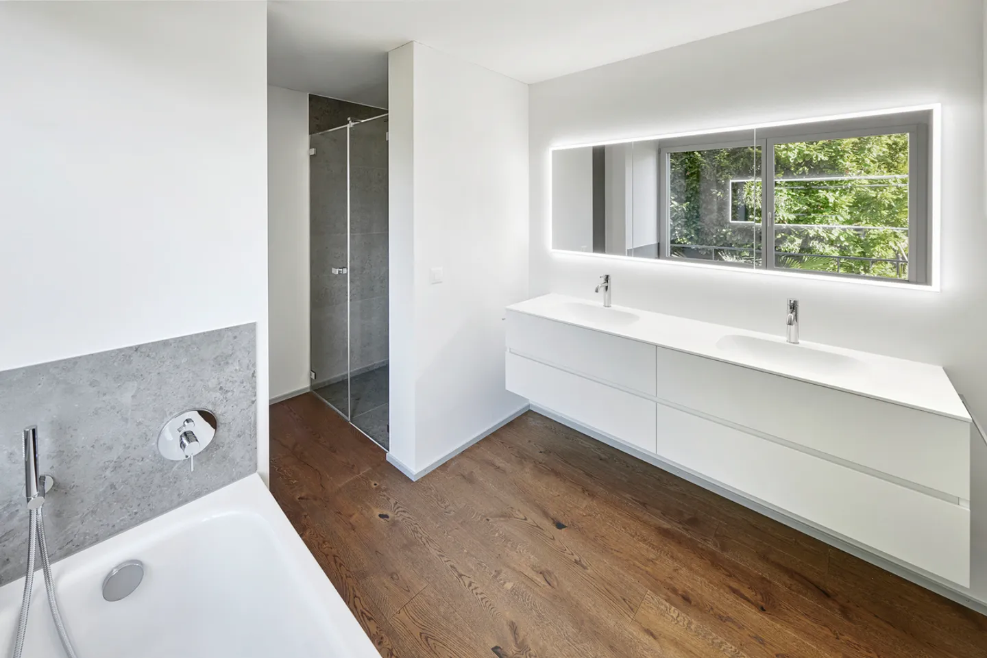 Exclusive new apartment with panoramic view - Photo 3 of 4