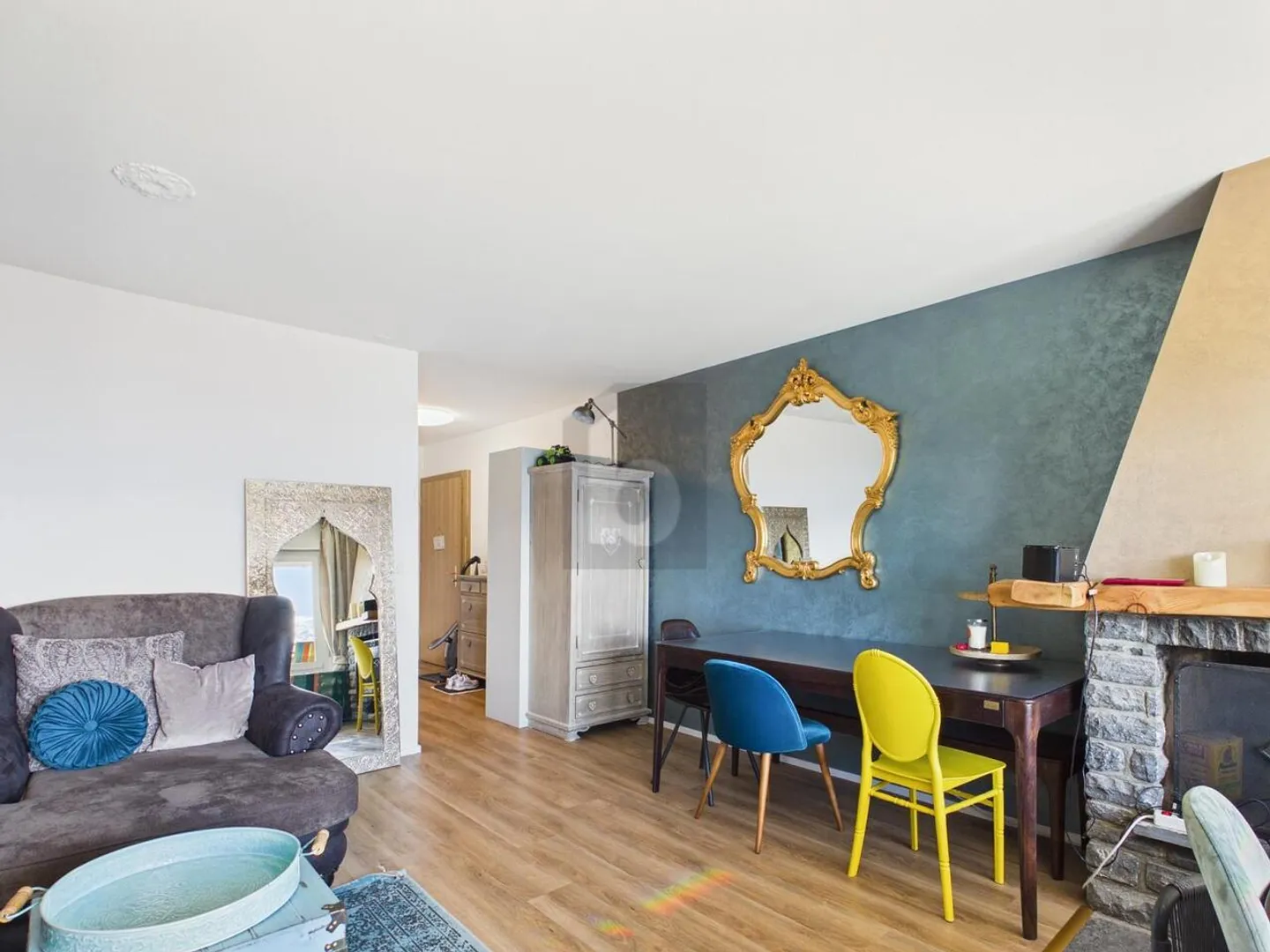SUNNY, MODERN WITH PANORAMIC VIEW - Photo 5 of 6