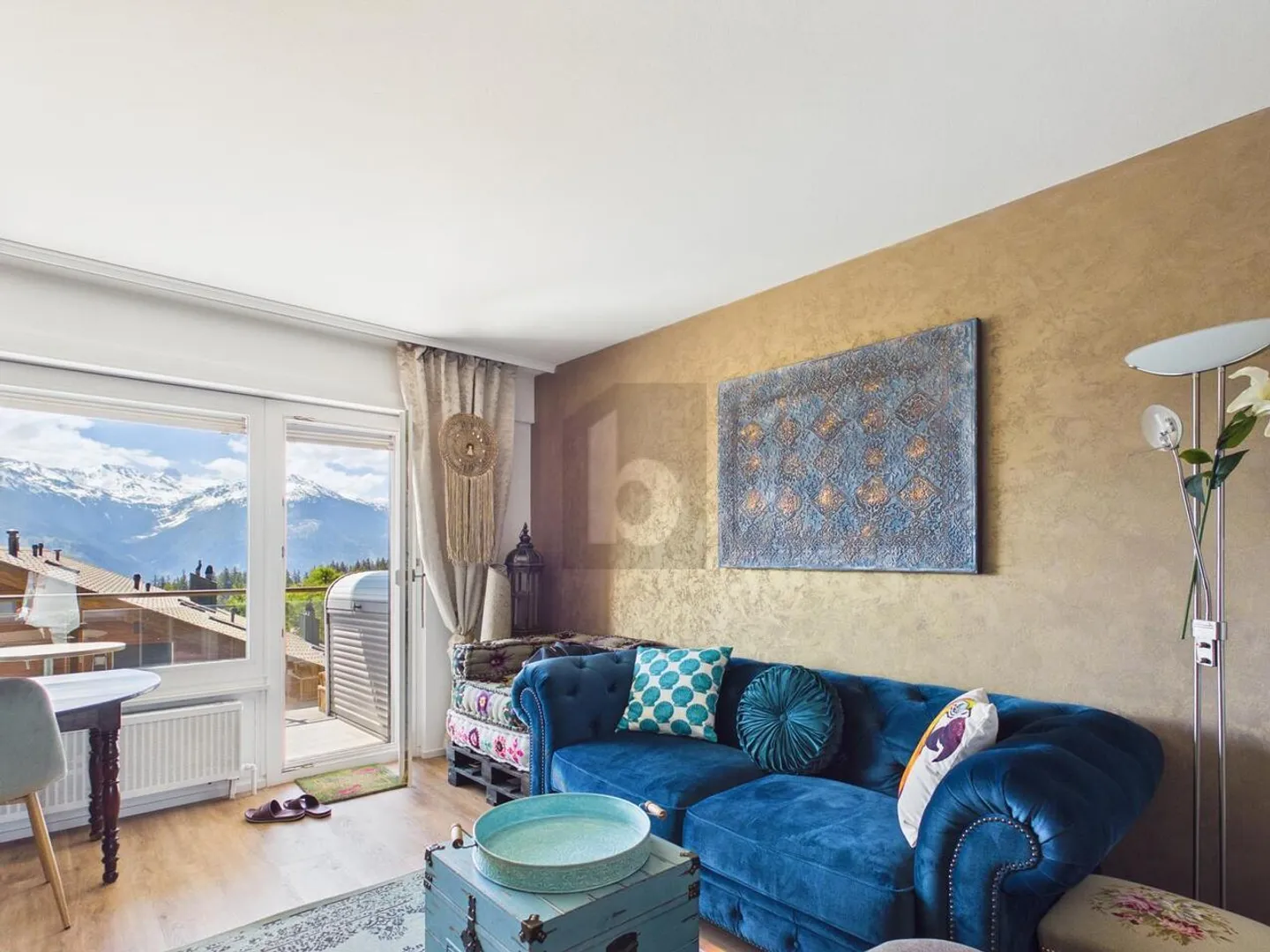 SUNNY, MODERN WITH PANORAMIC VIEW - Photo 2 of 6