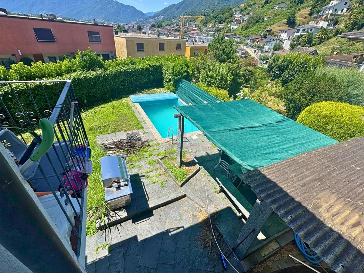 BIFAMILIARE CON PISCINA PRIVATA E VISTA APERTA - Foto 5 di 10