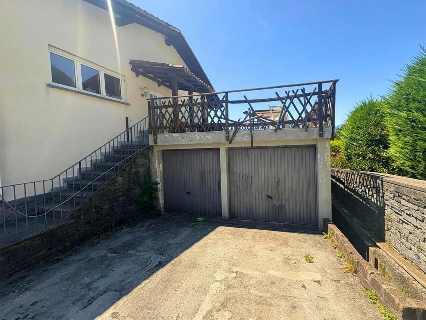 BIFAMILIARE CON PISCINA PRIVATA E VISTA APERTA - Foto 7 di 10