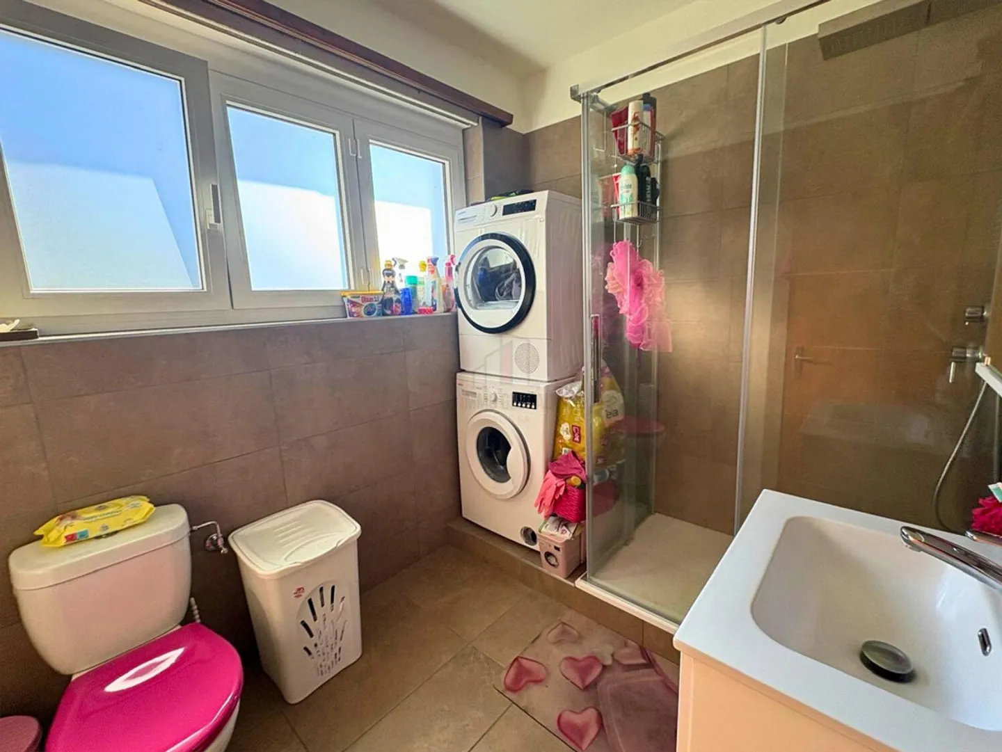 BIFAMILIARE CON PISCINA PRIVATA E VISTA APERTA - Foto 10 di 10