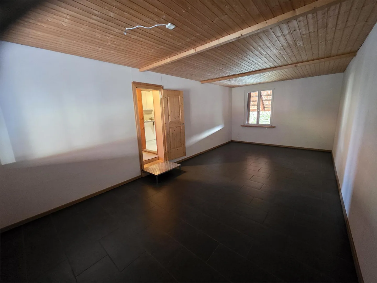 Appartement de 3,5 pièces dans une ferme charmante - Photo 5 sur 9