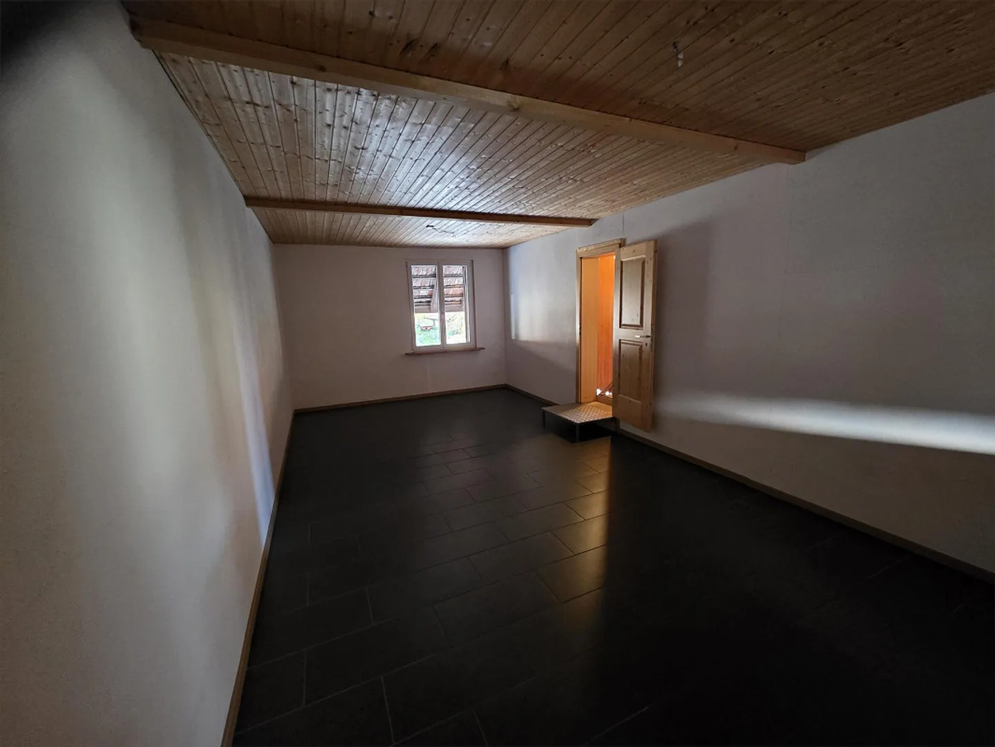 Appartement de 3,5 pièces dans une ferme charmante - Photo 6 sur 9