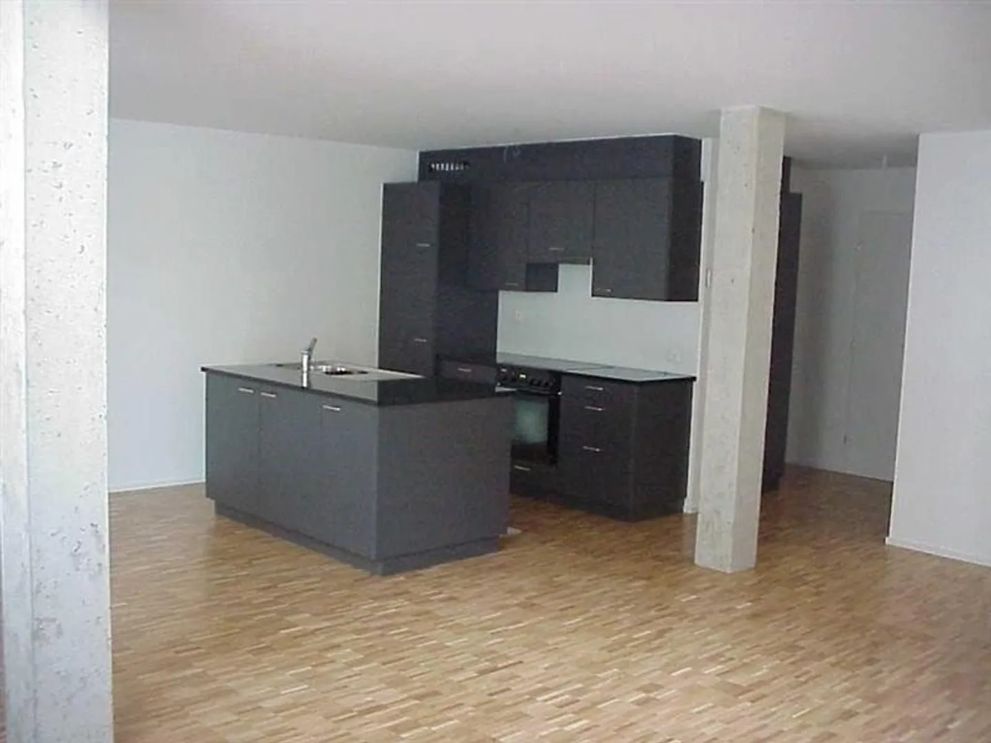 Spacious duplex loft with balcony. - Photo 4 of 4