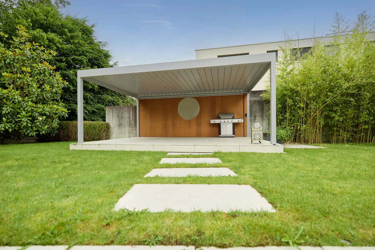 ARCHITEKTONISCHE SCHÖNHEIT MIT GARTENIDYLLE - Foto 14 von 17