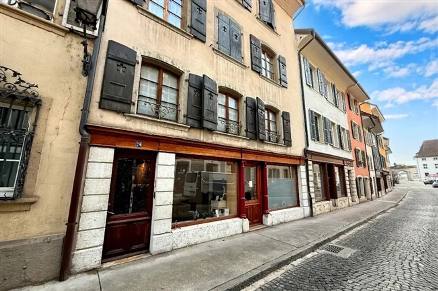 Appartamento con carattere nel centro storico di Porrentruy con terrazza comune - Foto 2 di 13