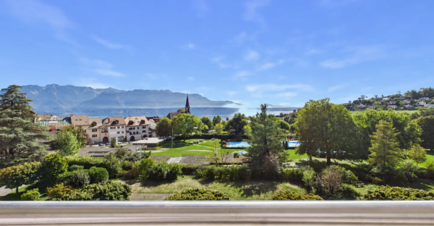 To renovate - 4.5 rooms with balcony, lake view and indoor parking space in Chexbres - Photo 1 of 9