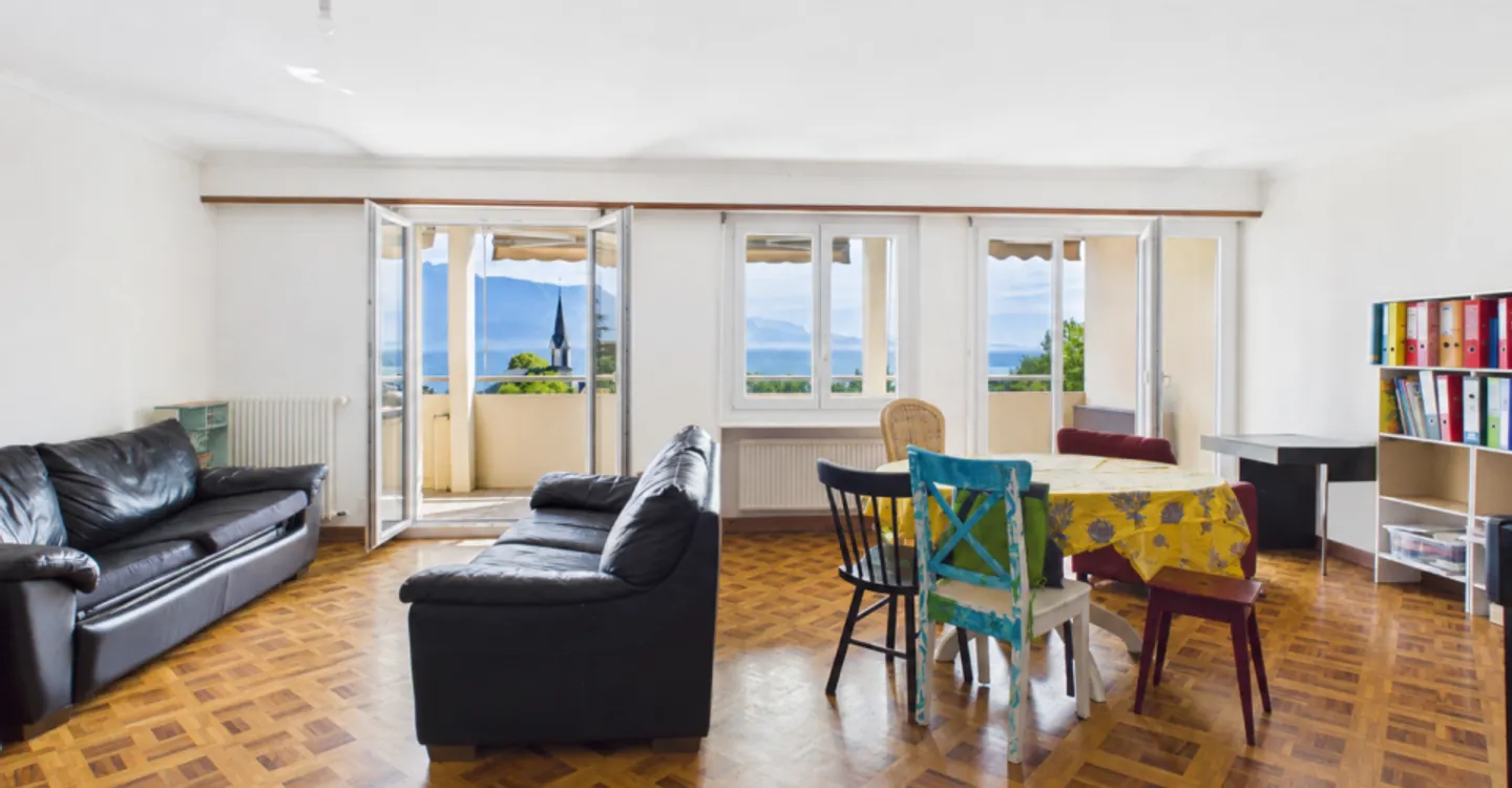 To renovate - 4.5 rooms with balcony, lake view and indoor parking space in Chexbres - Photo 2 of 9